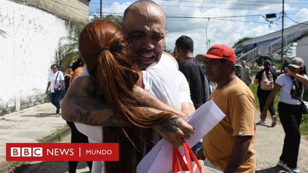 Las autoridades de Venezuela excarcelan a decenas de opositores detenidos tras las elecciones, según grupos activistas