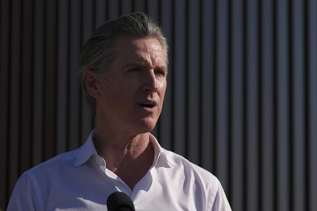 Newsom hires former Harris adviser as chief of staff