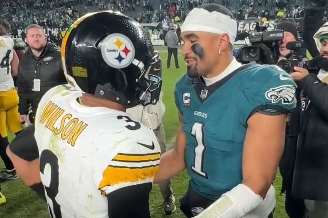 Russell Wilson’s 3-Word Response to Jalen Hurts as Angry Mike Tomlin Fumes at NFL Refs After Steelers’ Loss to Eagles