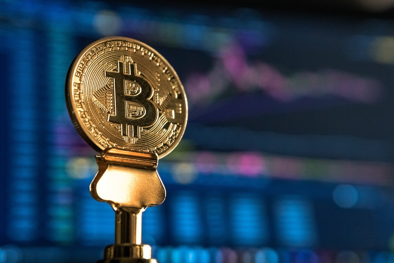 le bitcoin dépasse les 100 000 dollars, record absolu