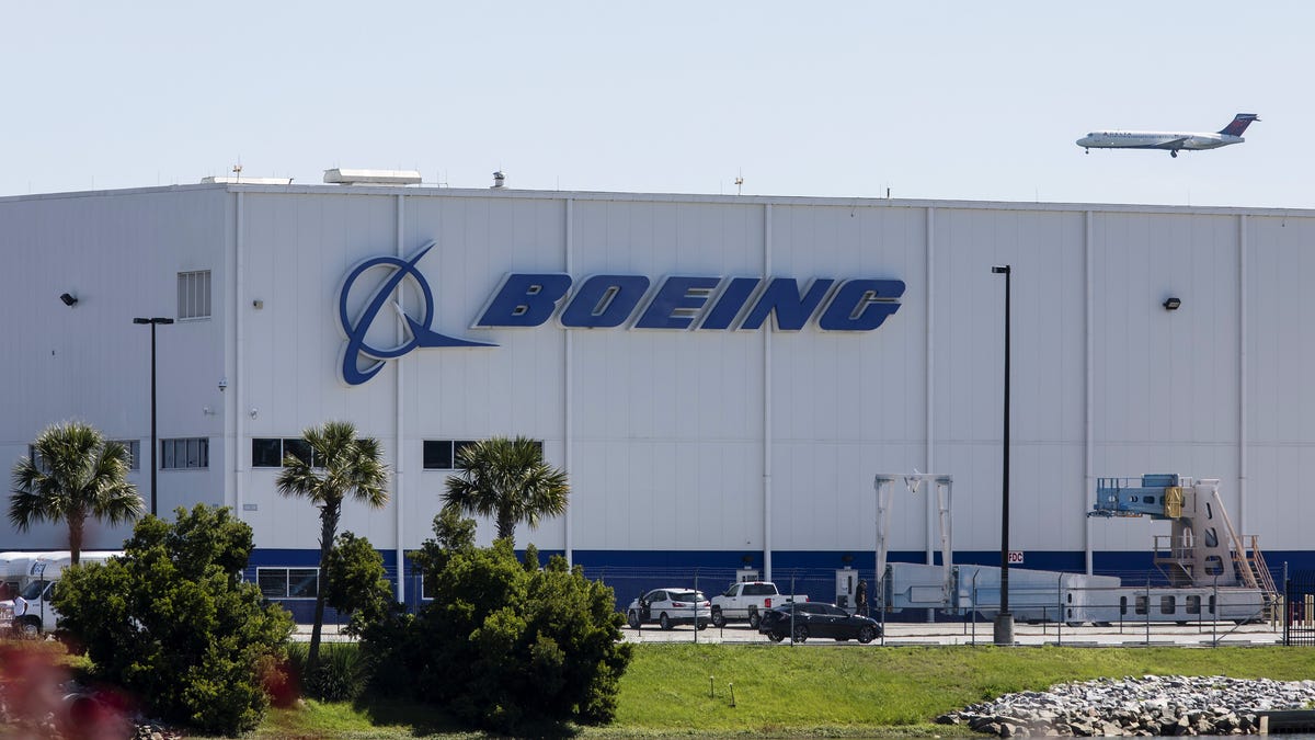 Boeing to invest $1 billion in South Carolina 787 facility