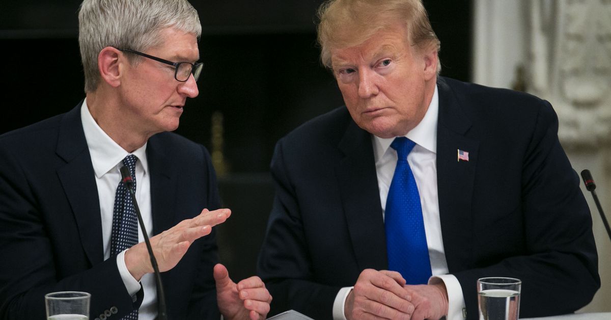 Tim Cook is the latest tech CEO to meet with Trump at Mar-a-Lago