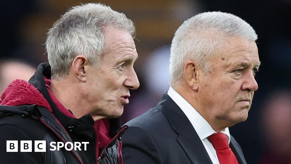 Howley calls Gatland 'best coach in the world'