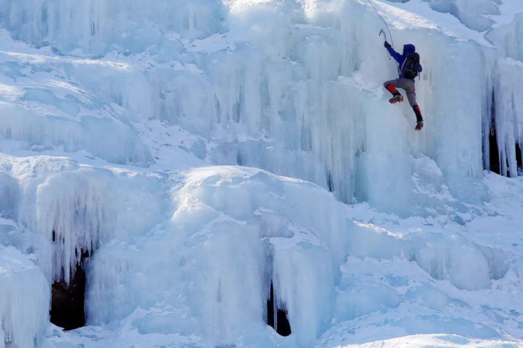 NJ man falls 60 feet while ice climbing in New Hampshire