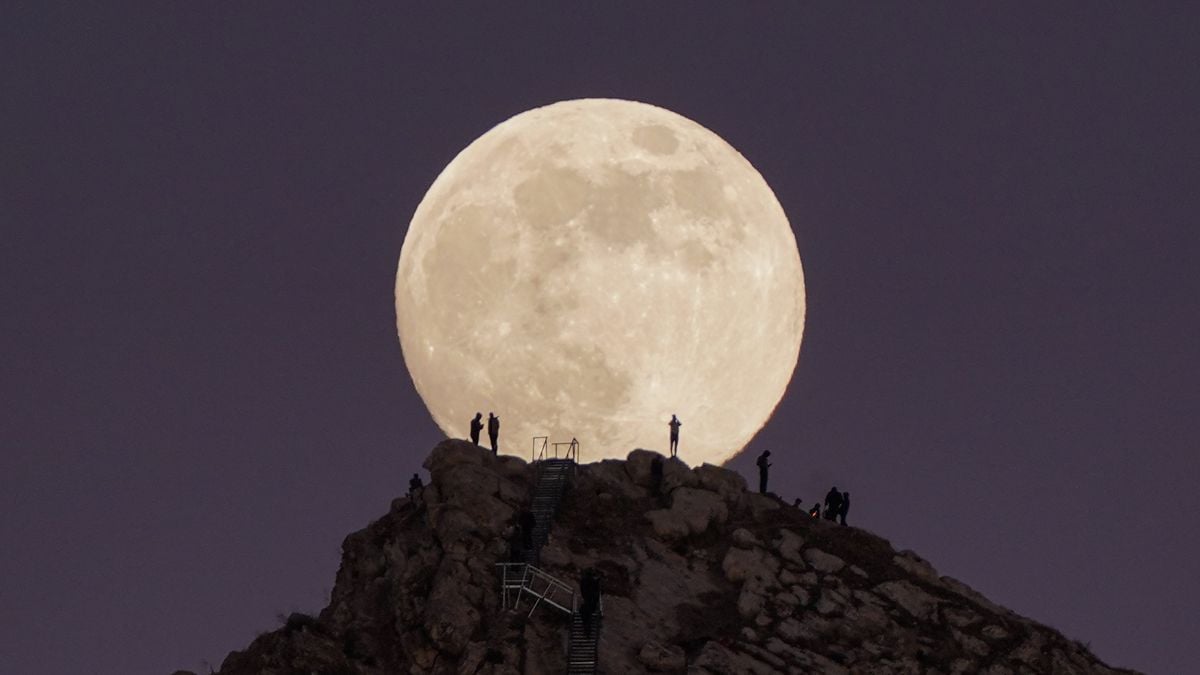 December full moon 2024: Cold Moon puts on a dazzling show for skywatchers worldwide (photos)