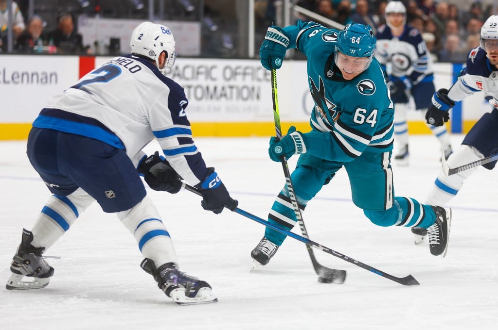 San Jose Sharks lose third period lead in loss to Winnipeg Jets