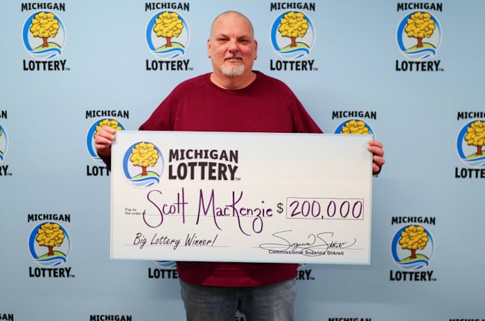 Michigan man wins $200,000 Powerball prize after purchasing ticket in Macomb County