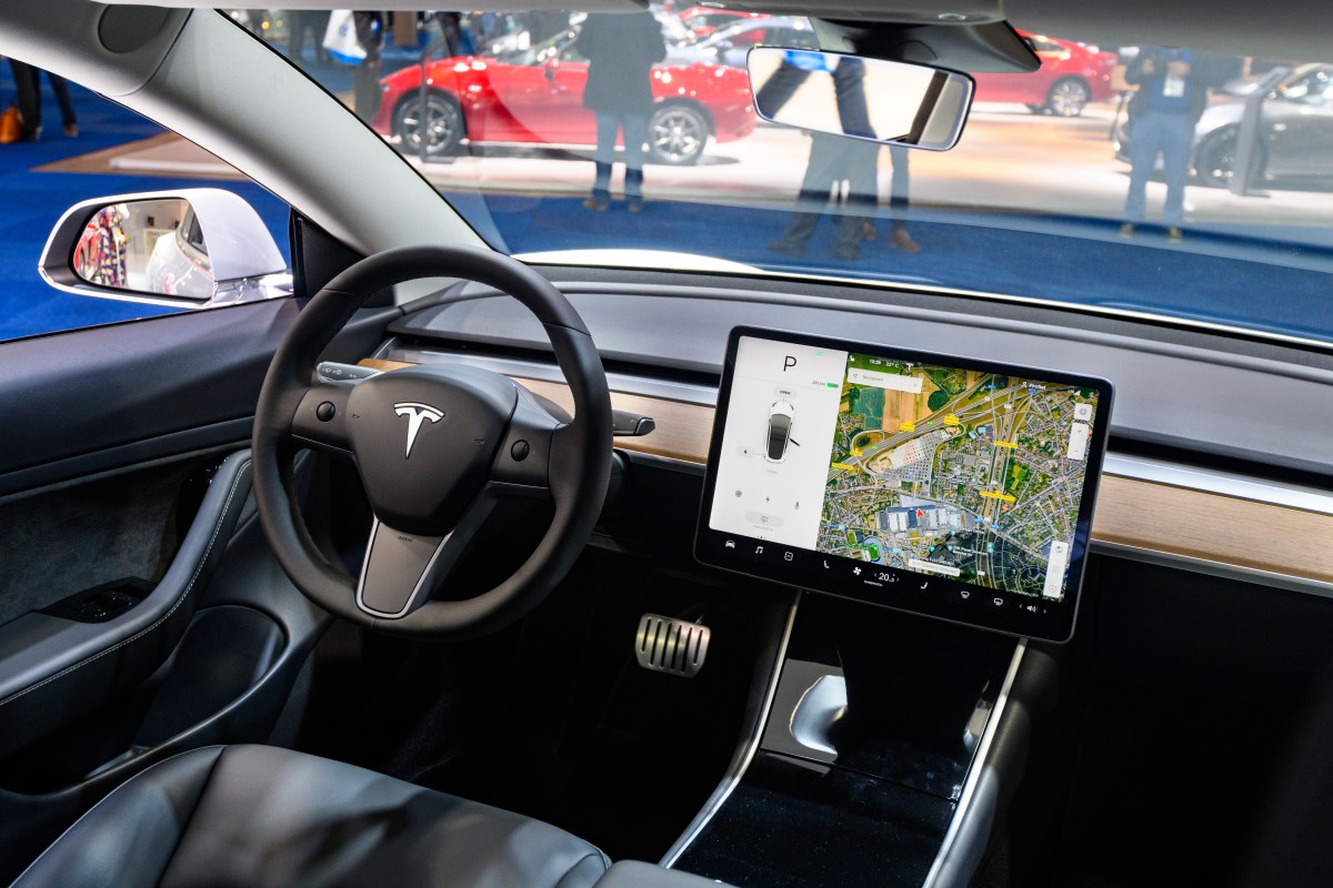 Tesla is courting Texas cities to test its promised robotaxi service