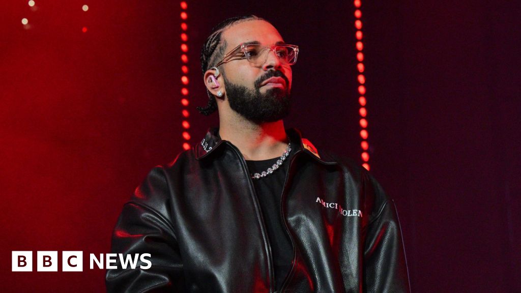 Drake tour to clash with Kendrick Super Bowl show