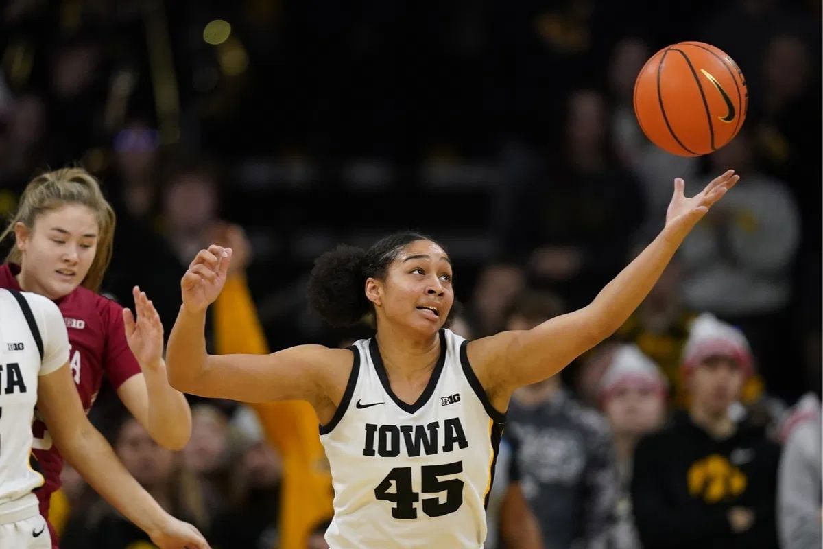 Iowa WBB News: Hannah Stuelke Saves Jan Jensen From Massive Upset Despite Lingering Injury