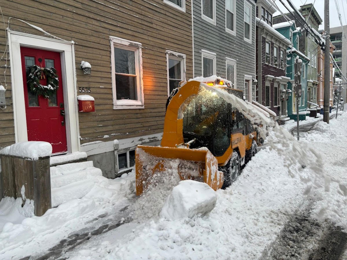 Intensifying winter storm, heavy snow continues to impact Atlantic Canada