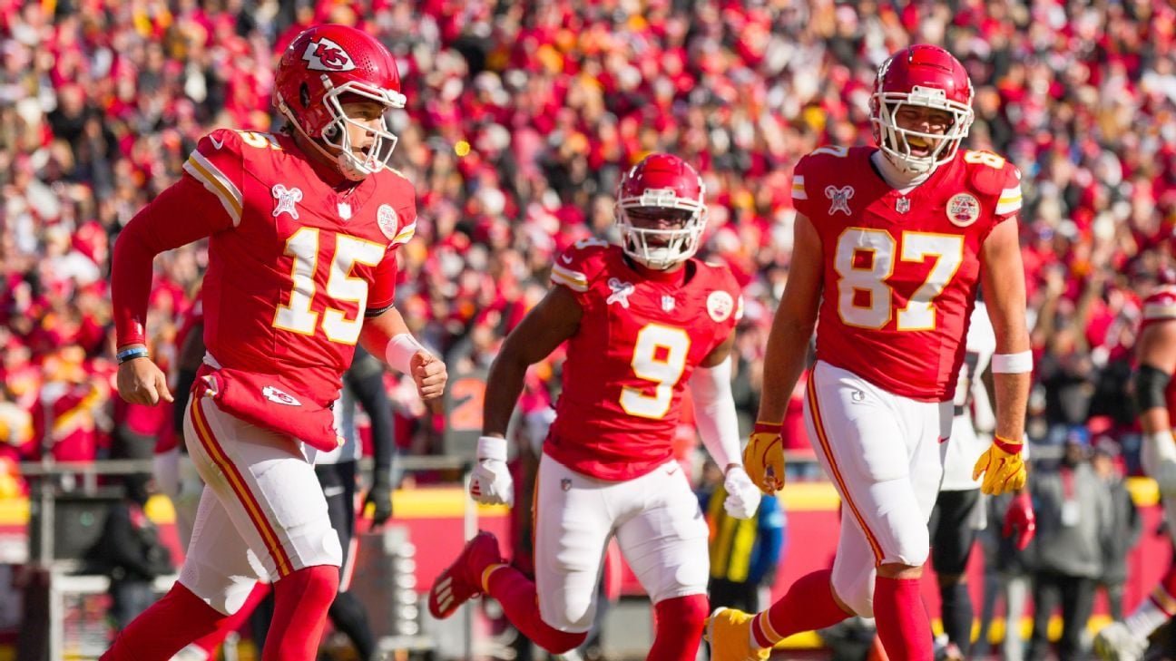 'Ultimate competitor': Injured Mahomes lifts Chiefs