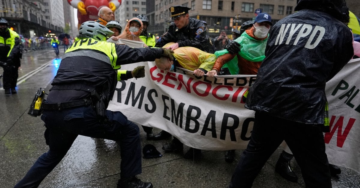 Macy’s Thanksgiving Day Parade Interrupted by Protests Leading to Multiple Arrests