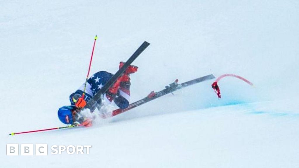 Shiffrin crashes when set for 100th World Cup win