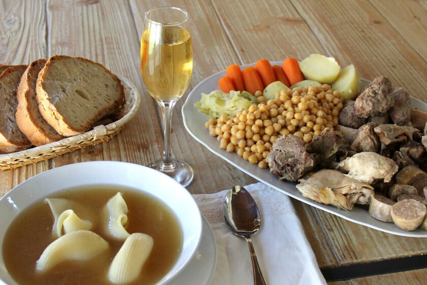 Esta es toda la carne y verduras que tiene que llevar el cocido típico de la Navidad en Catalunya: una veintena de ingredientes