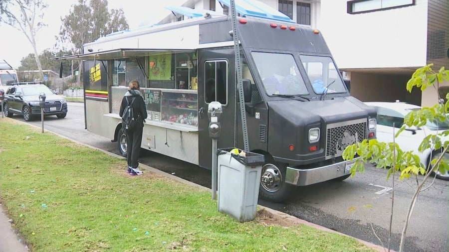 Southern California taco truck vendor forced out after grocery store threatens legal action