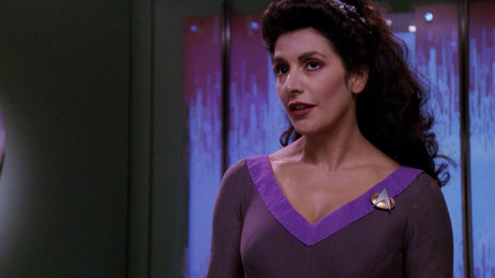 Why Deanna Troi Lost Her Accent In Star Trek: The Next Generation