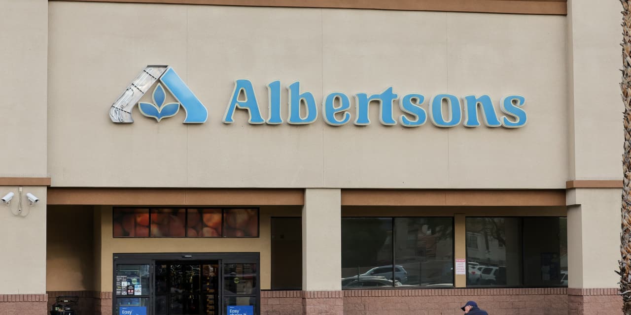 Federal judge blocks Kroger-Albertsons merger