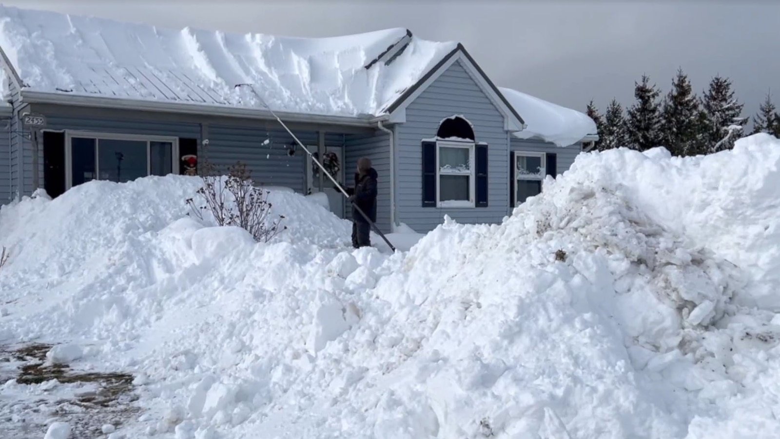 Snow and ice storms forecast across West Coast, Midwest