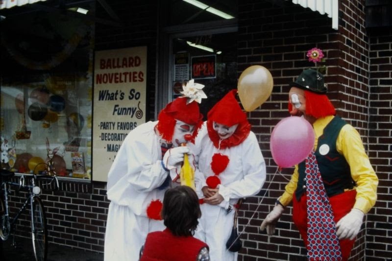 Intriguing Photos of Clowns in Front of Ballard’s Novelties in Concord, New Hampshire, 1981