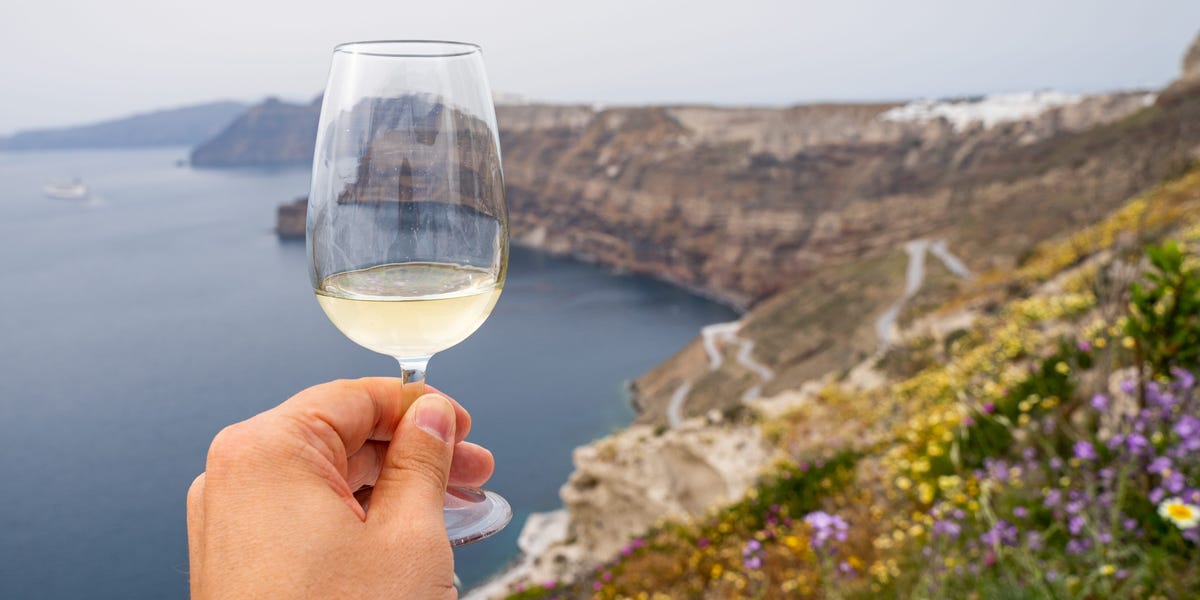 7 white wines I'm buying right now as a sommelier