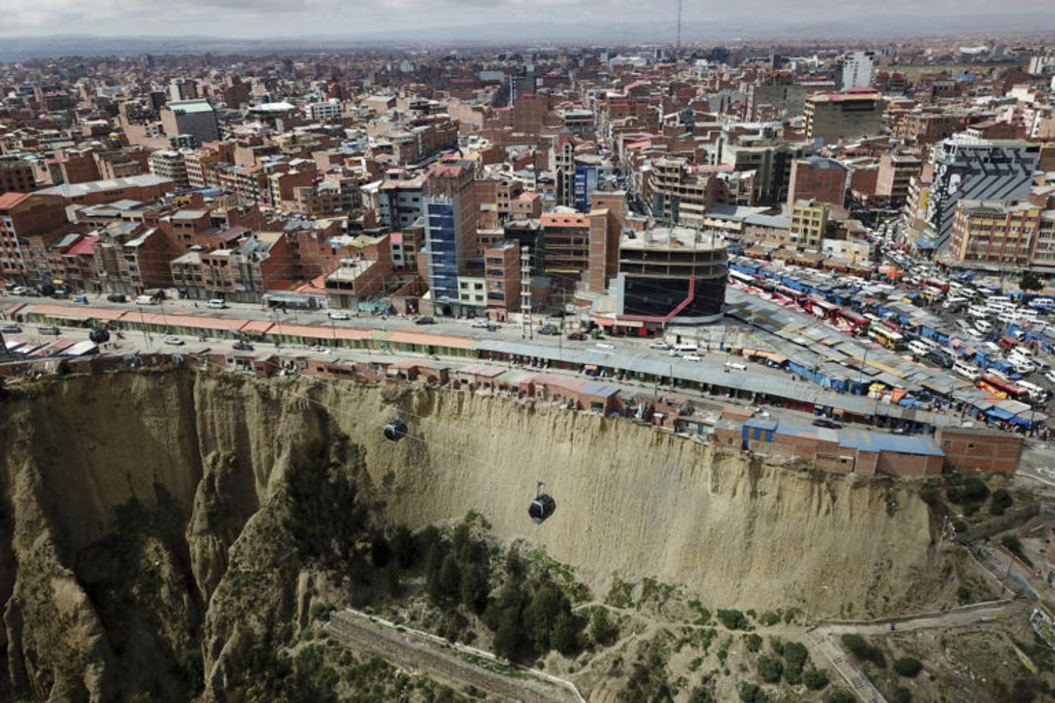 Al borde del abismo: Chamanes en Bolivia desafían el peligro y confían en los dioses andinos