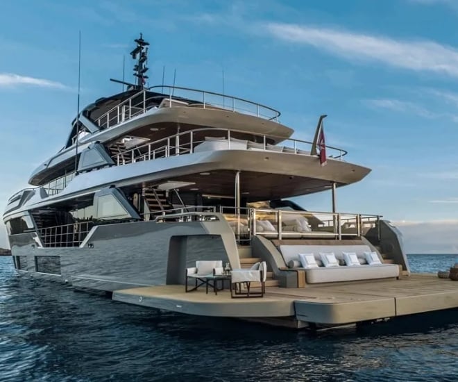 Custom Line’s Seriously Stylish Navetta 38