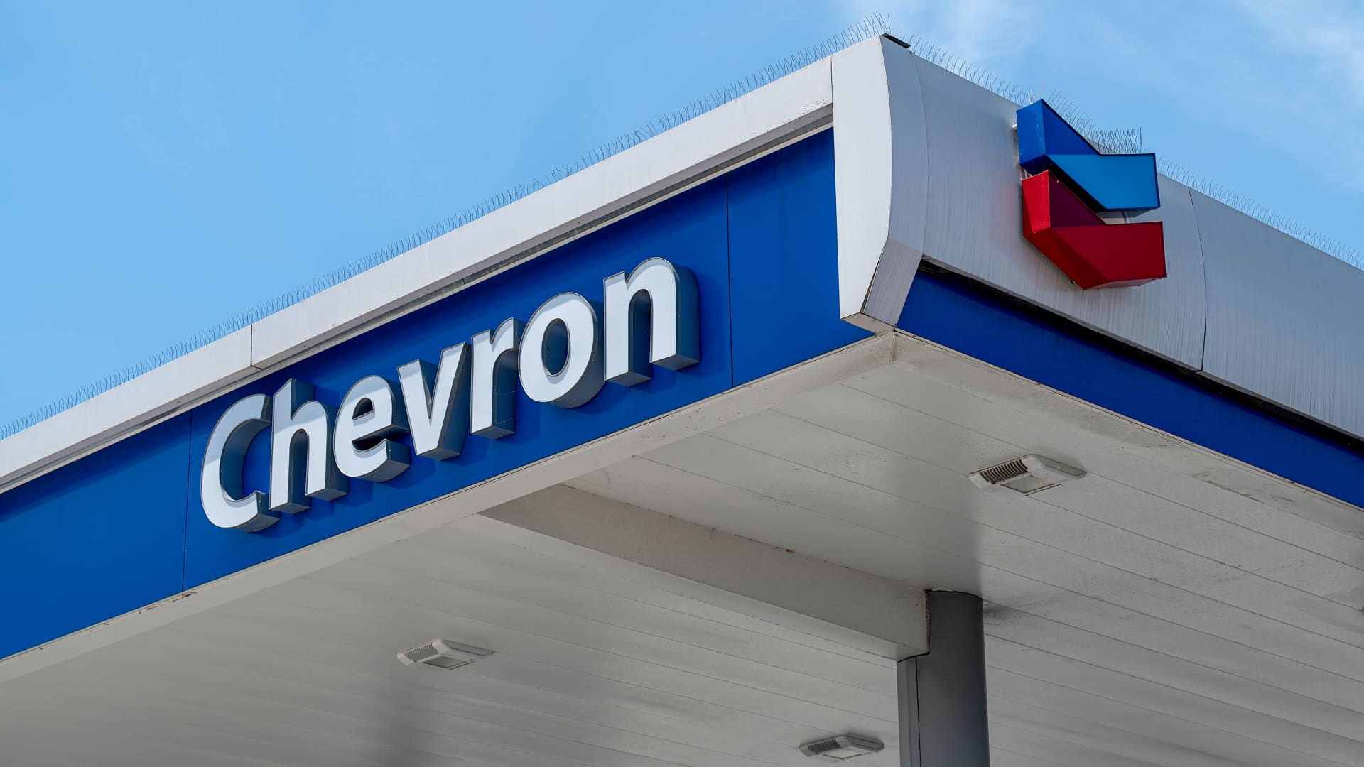 Chevron to take up to $1.5 billion in fourth-quarter charges