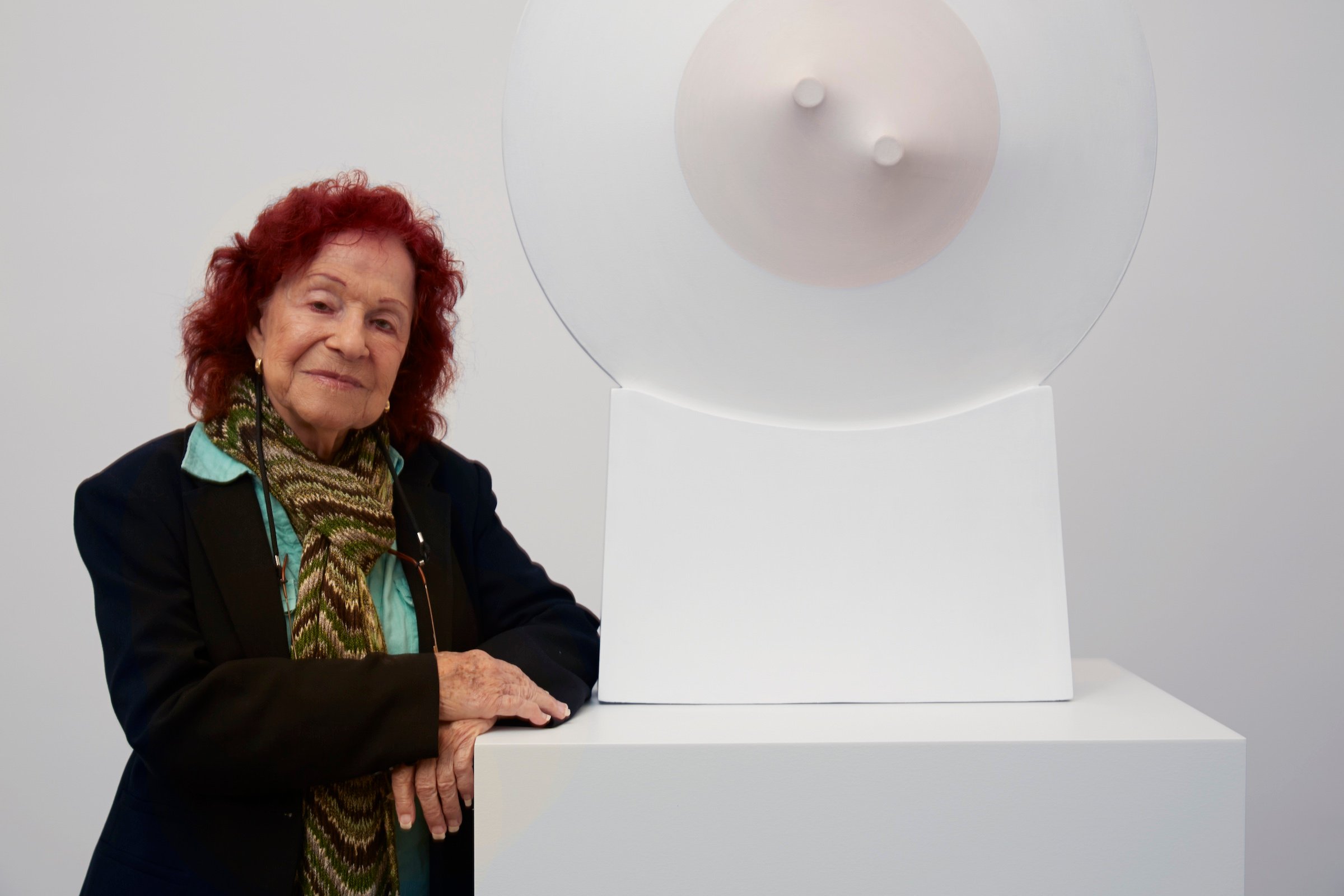 Zilia Sánchez, Artist of Sensual Abstractions, Dies at 98