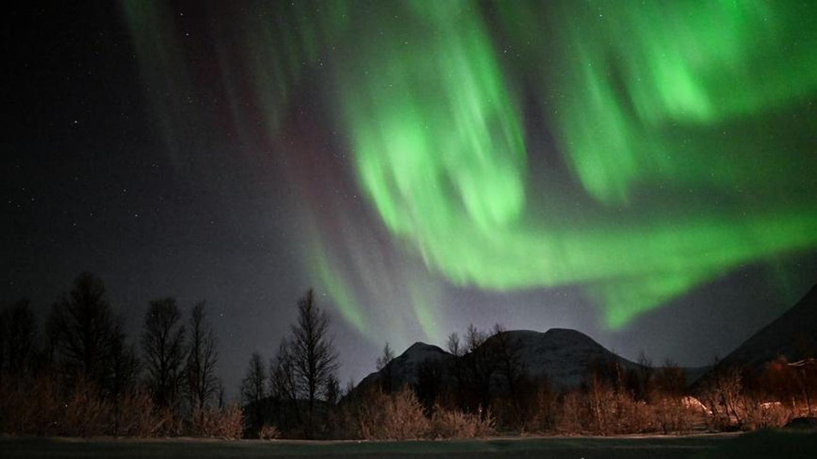 Northern Lights Forecast: These States Could See Aurora Borealis Tonight As Solar Flare Threatens Radio Blackouts