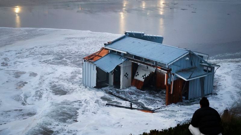 Major storm pounds California’s central coast, blamed for man’s death and partially collapsing pier