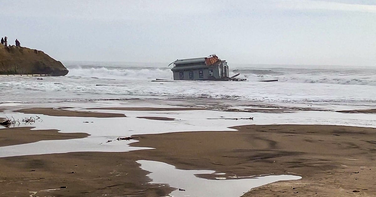 California wharf collapse sends 3 people into the ocean