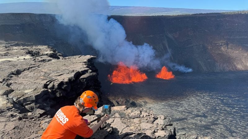 Kilauea volcano erupts on Hawaii island, drawing crowds for the holidays