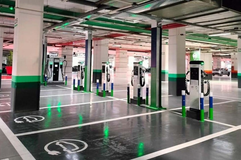 La mayor estación de recarga para coches eléctricos de España está en Granada. Es solo el comienzo de un proyecto aún más grande