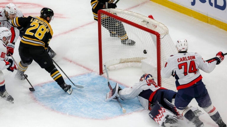 Bruins beat Capitals 4-1, hold Washington to season-low 11 shots