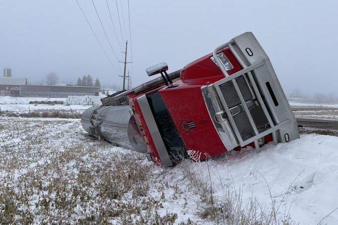 No injuries, no crying when overturned tanker spills milk in Minnesota