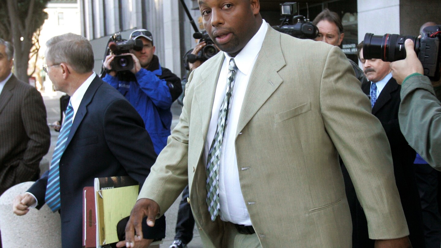 Appeals court overturns ex-49er Dana Stubblefield's rape conviction