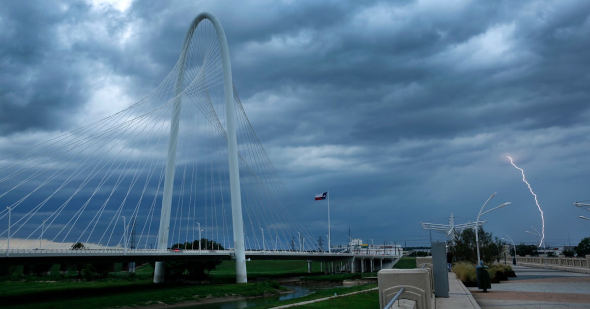 Severe thunderstorms sweep through North Texas Saturday morning, NWS issues advisory