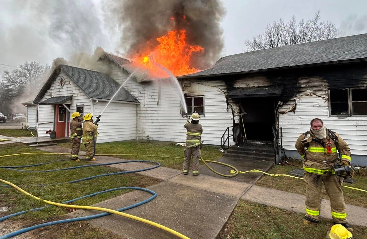 Fire destroys Kansas church