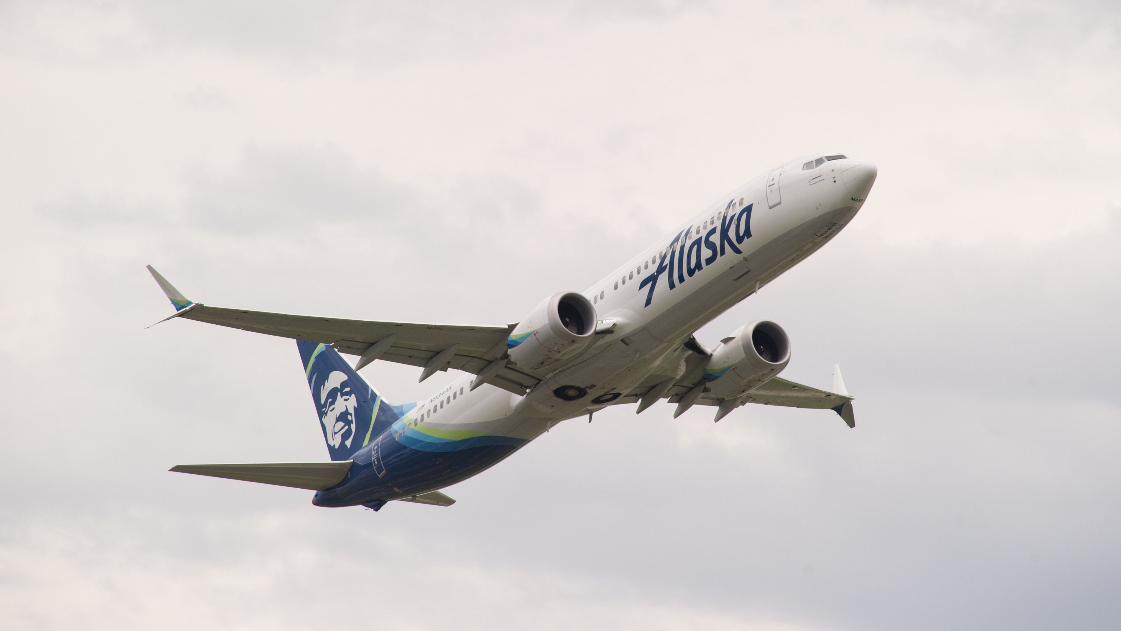 Turbulence On Alaska Airlines Flight From Seattle To Phoenix Hospitalizes 4 Crew