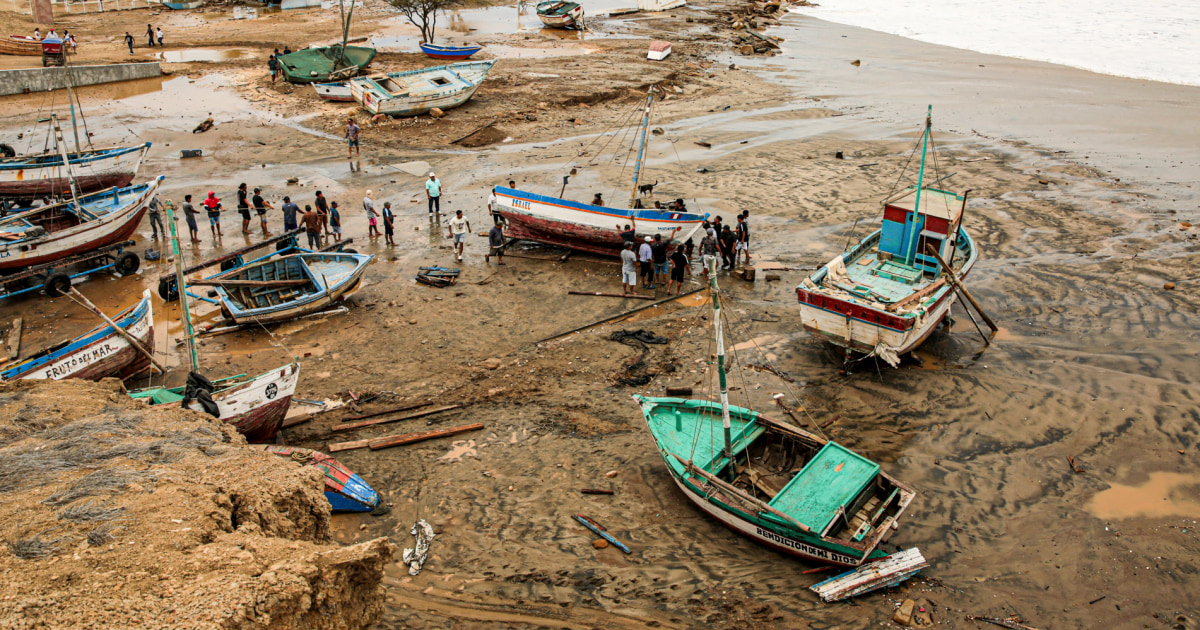 Video shows massive waves pummeling Peru's coast