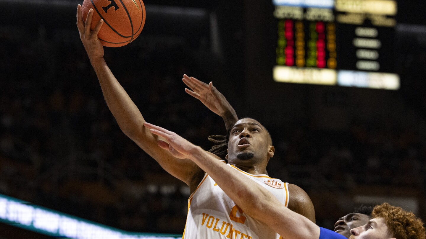 Tennessee remains No. 1 following quiet week in AP Top 25, No. 15 UCLA climbs 7 spots