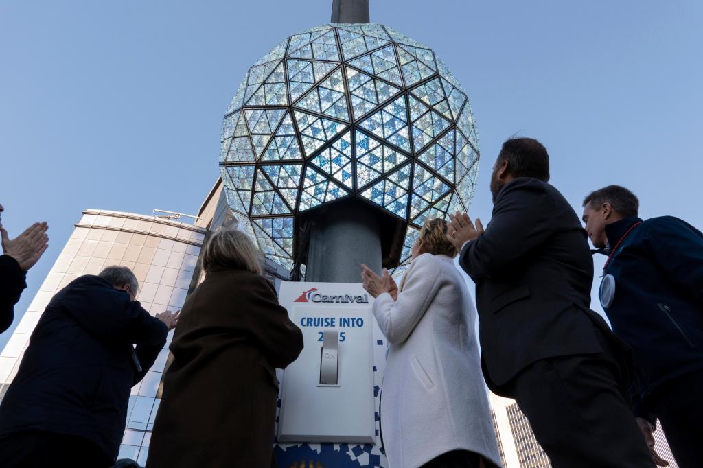 Times Square ball takes final test for New Year’s Eve