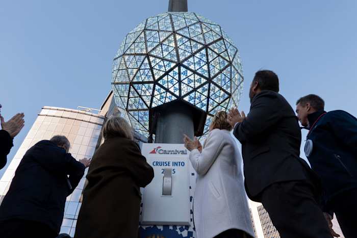 Times Square ball takes final test for New Year's Eve