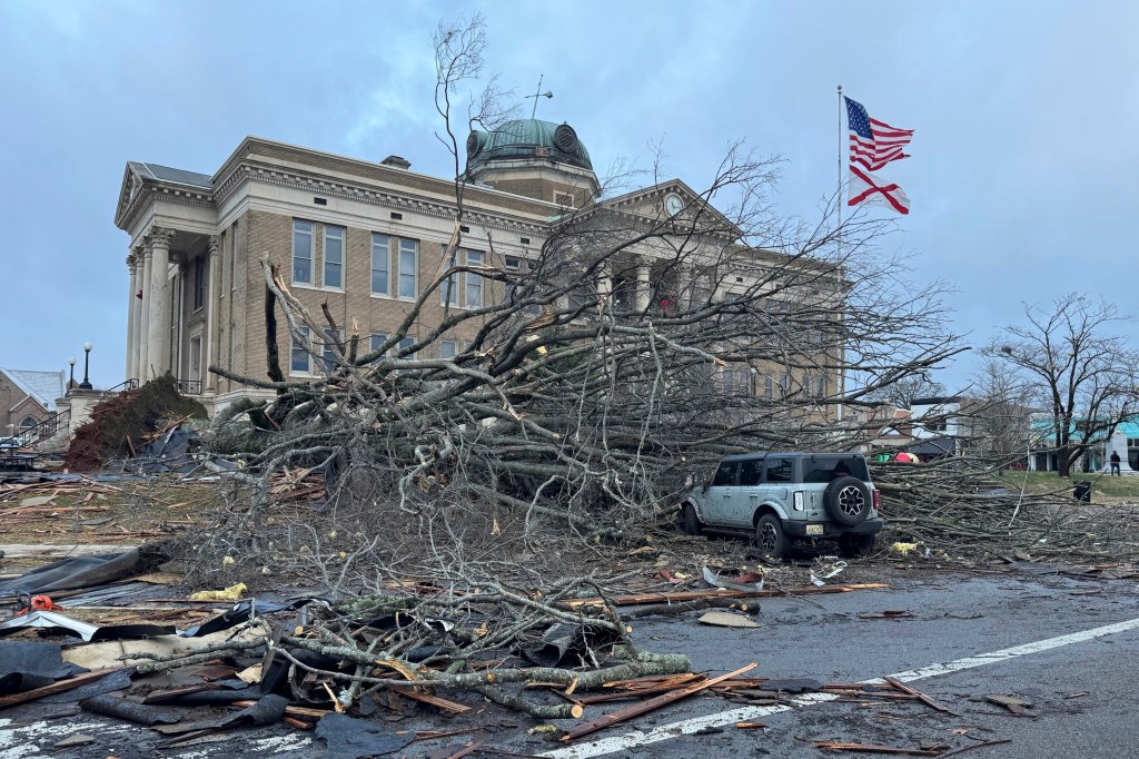 At least 4 people killed in thunderstorms across the South