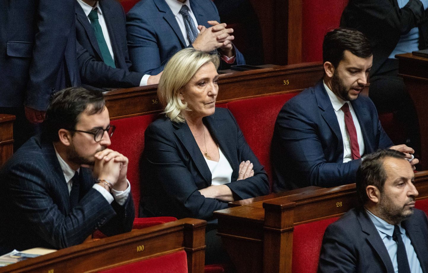 Budget 2025 : Le gouvernement a « mis fin à la discussion » selon Marine Le Pen, la censure se rapproche