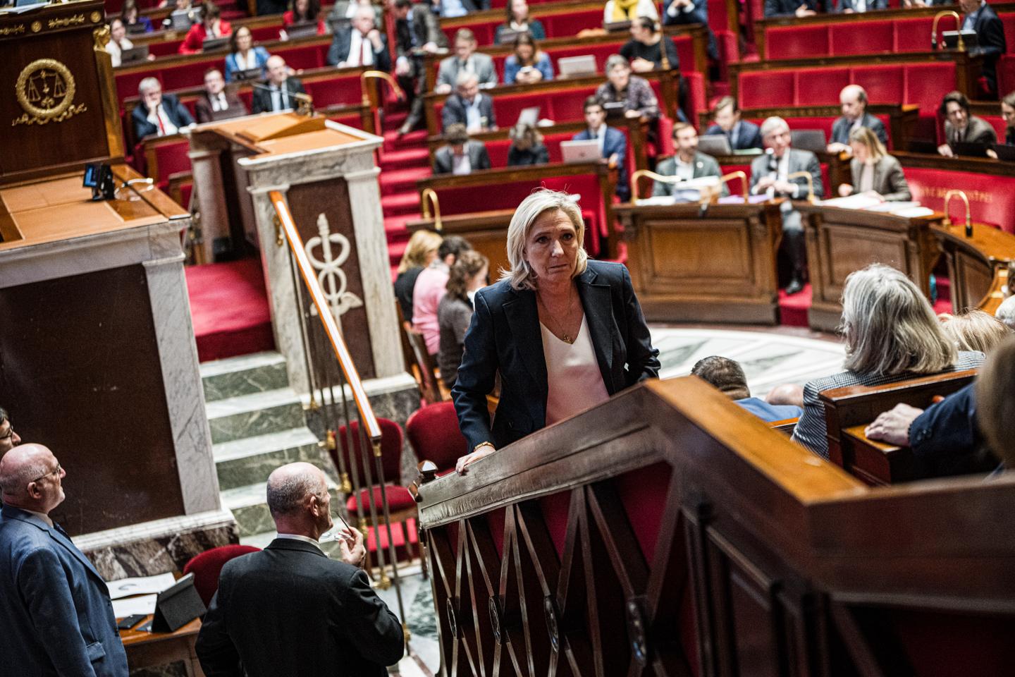 Budget de la Sécurité sociale : Marine Le Pen considère que le gouvernement « a mis fin à la discussion », Michel Barnier « reste ouvert au dialogue »