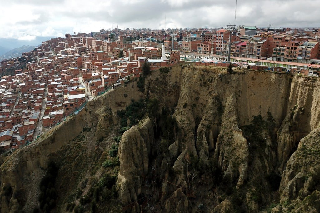 Shamans refuse to leave precarious cliff-top shacks in Bolivia