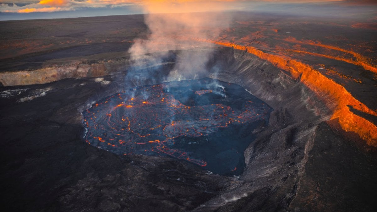 Toddler saved by mom before nearly falling off cliff overlooking Hawaii's Kilauea volcano