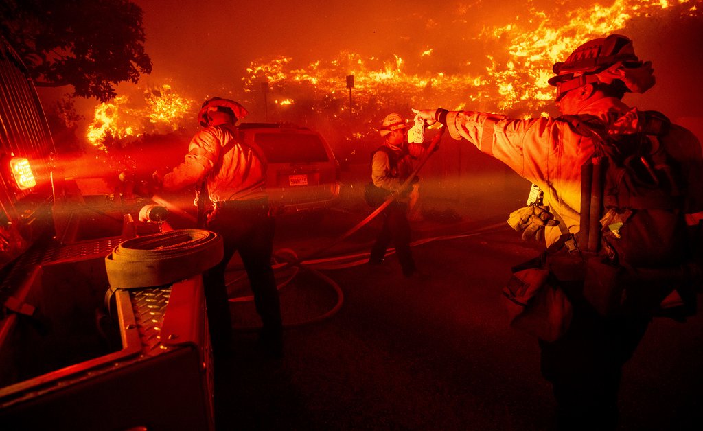 Malibu Wildfire Expands, Thousands Evacuated as Weather Improves